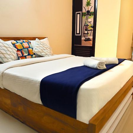 술탄 바테리 Loyal Residency B&B 외부 사진