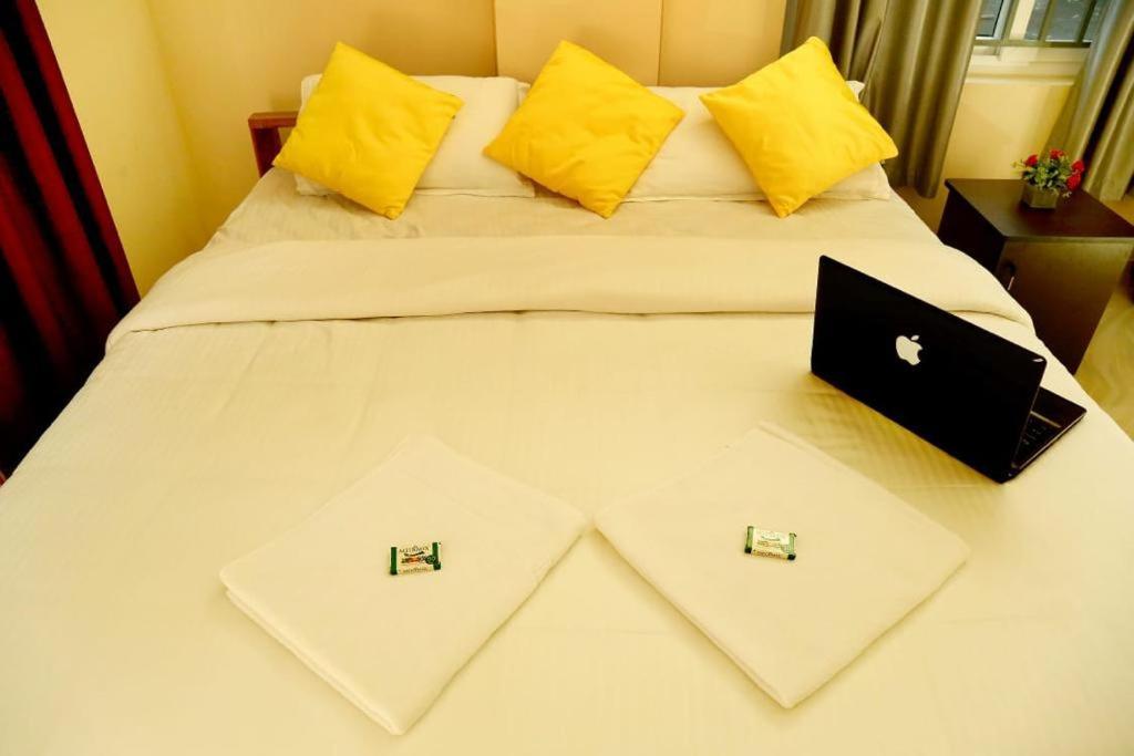 술탄 바테리 Loyal Residency B&B 외부 사진
